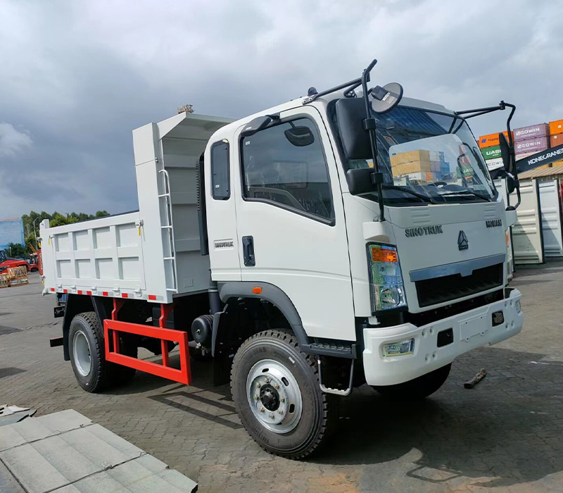 SINOTRUK 4X4 6CBM dump truck