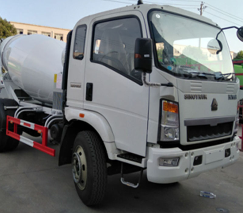 SINOTRUK 4x2 mixer truck 4cbm