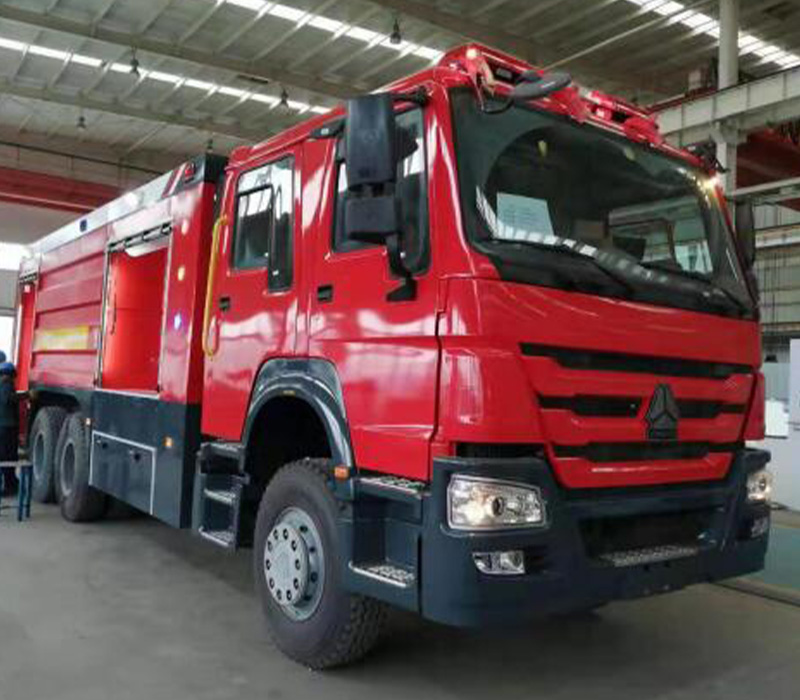 SINOTRUK HOWO 6X4 FIRE FIGHTING TRUCK 1_
