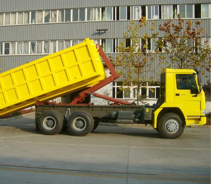 SINOTRUK HOWO 6X4 HOOK ARM GARBAGE TRUCK 1