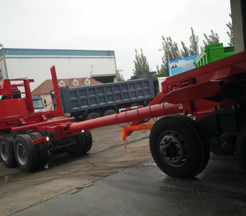 SINOTRUK HOWO 6X4 LOGGING TRANSPORTATION TRUCK 1_