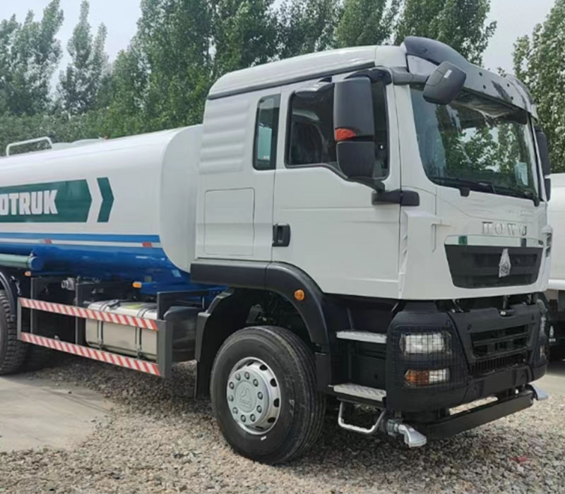 7777777777HOWO TX 6x4 22000L WATER TANK TRUCK1