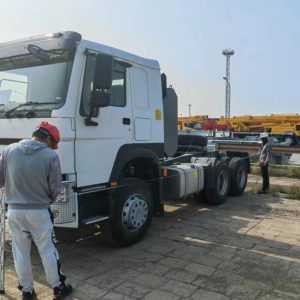 HOWO 6×4 400HP TRACTOR HEAD9